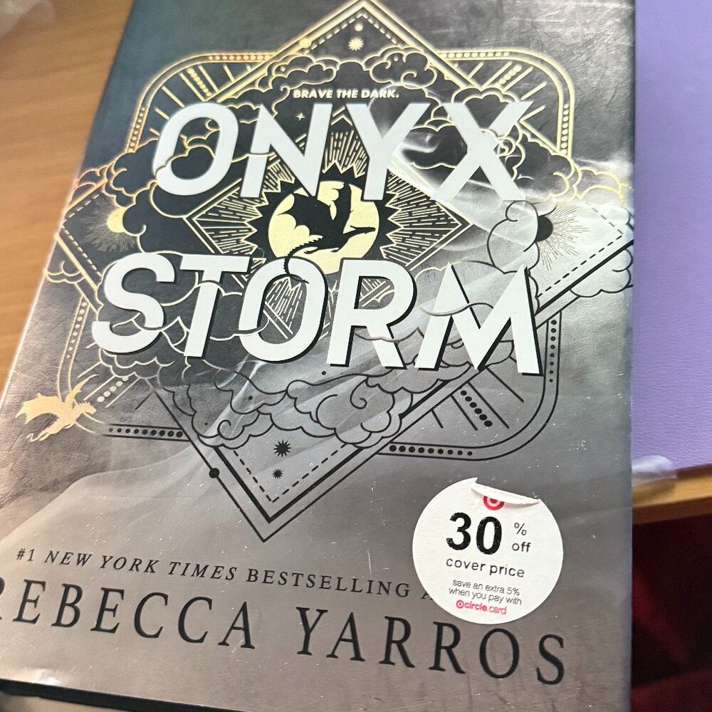 Onyx Storm by Rebecca Yarros - Deluxe Edition